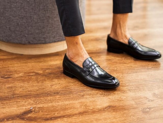 Feet on a squeaky floating floor