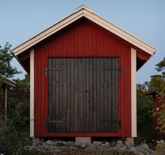 A red shed that can be converted into a kiln