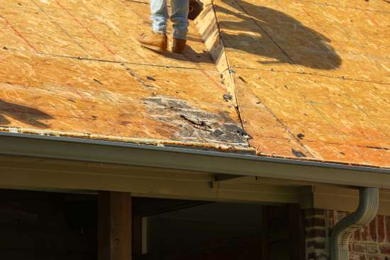 Rotting OSB boards on a roof